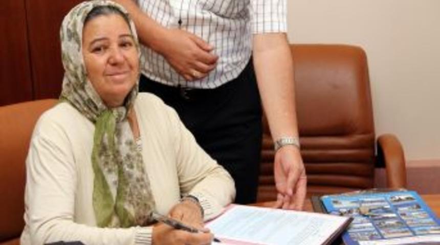 Eşinin Adını Yaşatmak I&ccedil;in Okul Yaptırıyor