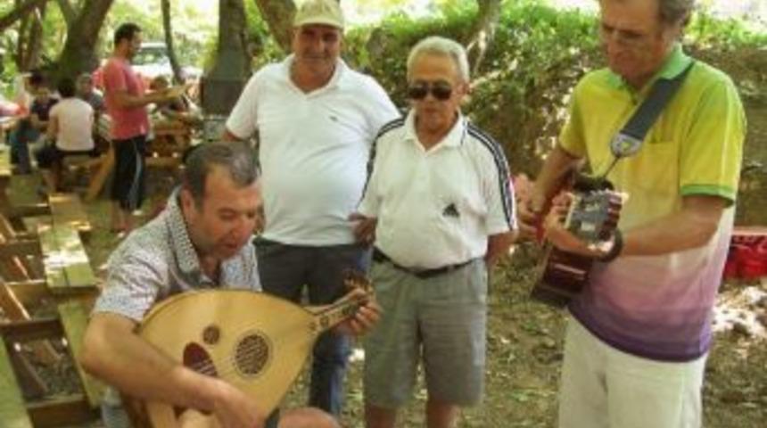 &Ccedil;evre G&ouml;n&uuml;ll&uuml;leri Piknikte Buluştu