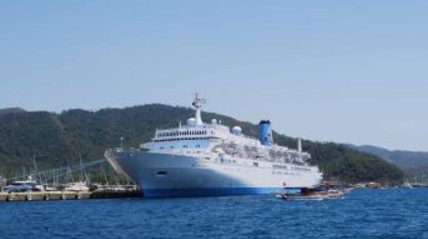 L&uuml;ks Yolcu Gemisi 'thomson' Marmaris'te