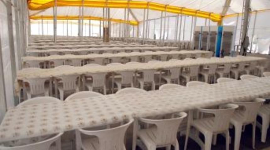 Denizli Belediyesi 5 Bin Kişilik Iftar &Ccedil;adırı Kurdu