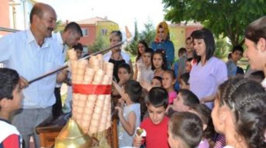 Sevgi Evlerinde Dondurma Ş&ouml;leni D&uuml;zenlendi