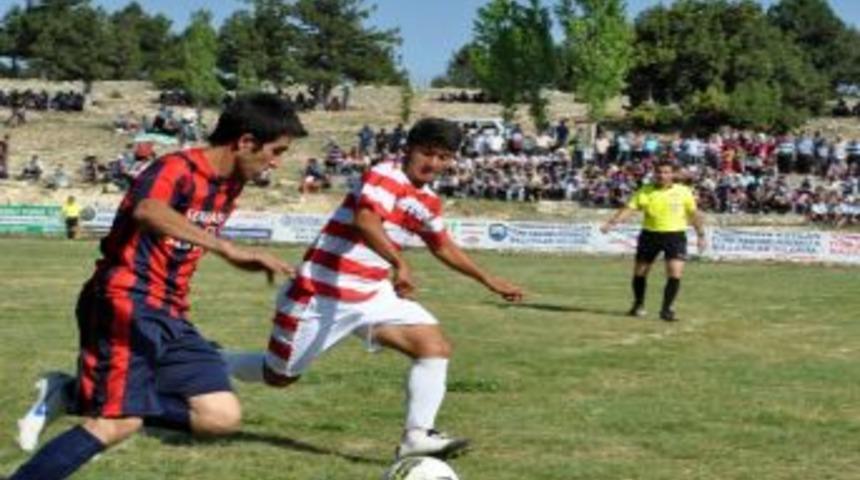 Erdemli K&ouml;ylerinde Futbol Ş&ouml;leni