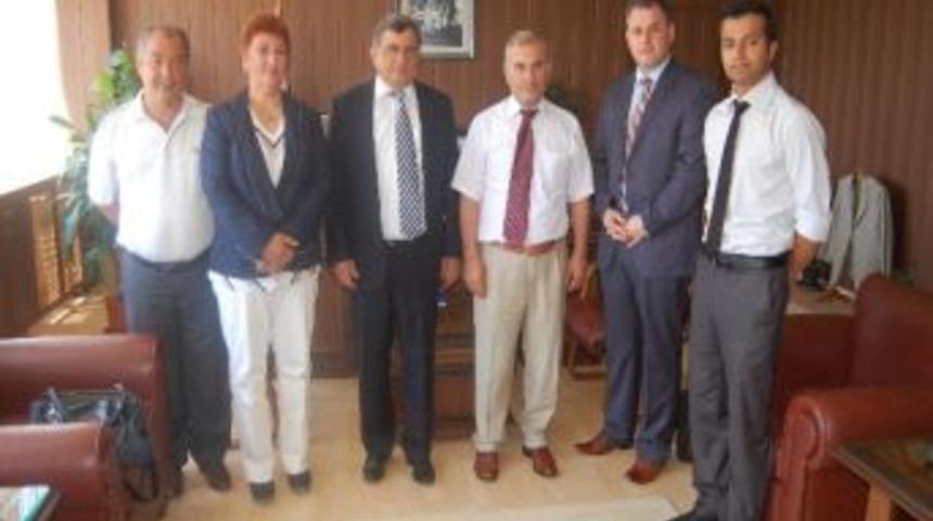 Rekt&ouml;r &Ouml;ztoprak&rsquo;tan M&uuml;d&uuml;r G&uuml;l&rsquo;e Ziyaret