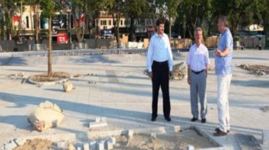 Milletvekili &Uuml;st&uuml;n, Gar Meydanı'ndaki &Ccedil;alışmaları İnceledi