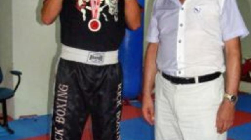 S&ouml;keli Kickboks&ccedil;u Abdullah Şimşek T&uuml;rekiye Şampiyonu Oldu