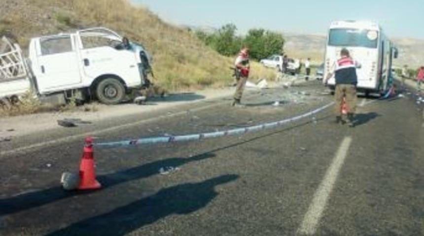 Beypazarı'nda Trafik Kazası: 1 &Ouml;l&uuml;, 5 Yaralı