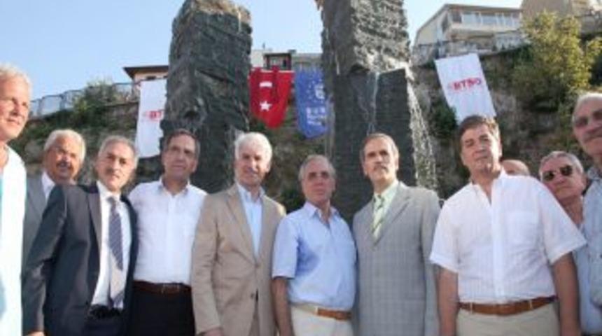 Y&uuml;zen Taşlar Heykeli, Bursalıların Yeni Buluşma Noktası Olacak
