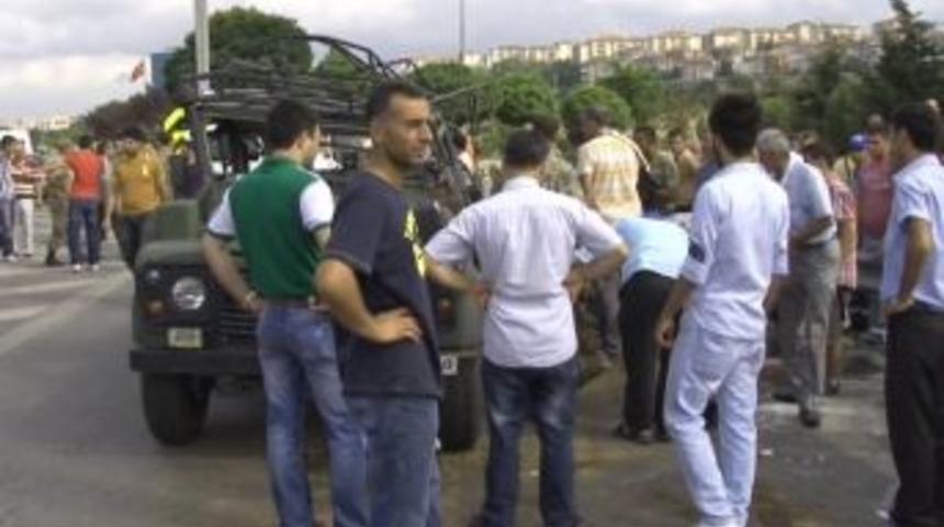 Askeri Ara&ccedil; Kaza Yaptı: 6 Yaralı