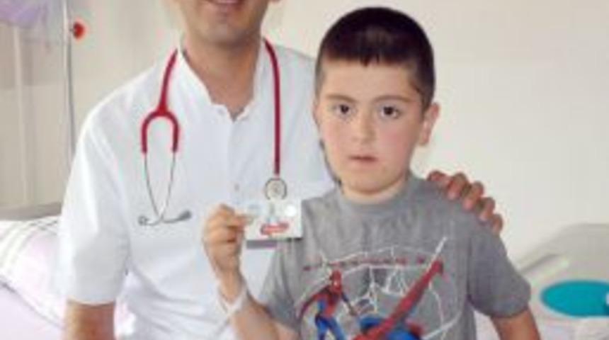 Hastane, S&uuml;nnet Olan &Ccedil;ocuklara Altın Hediye Ediyor