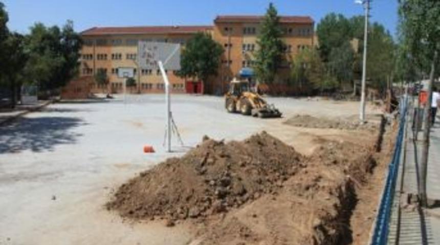 &Ccedil;ayırova Belediyesinin Okullara Desteği S&uuml;r&uuml;yor