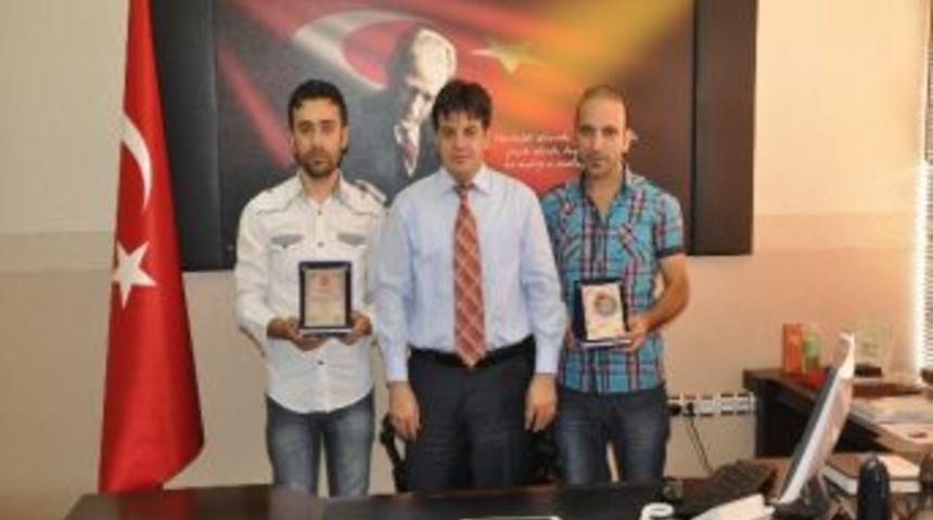 Silopi Kaymakamı Yıldız'dan Gazetecilere Plaket