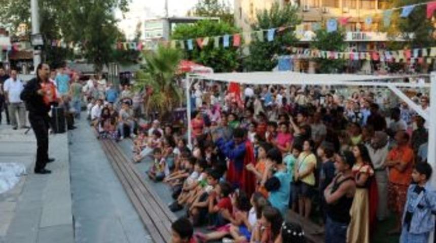 &lsquo;festivalya&rsquo; Coşkusu S&uuml;r&uuml;yor