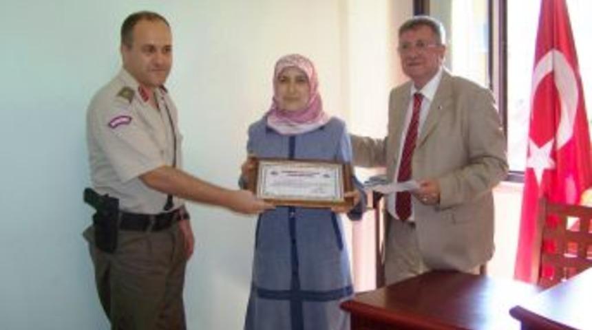 İşyeri A&ccedil;an Bayan Esnafa Onur Belgesi