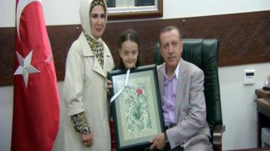 Engelli S&uuml;meyye&rsquo;den Başbakan Erdoğan'a Portre S&ouml;z&uuml;
