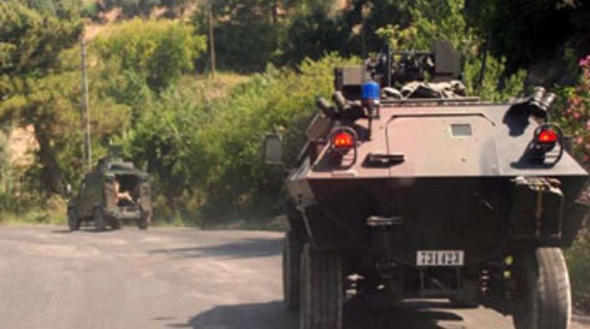 PKK'lılar şantiyeyi basıp ara&ccedil; yaktı
