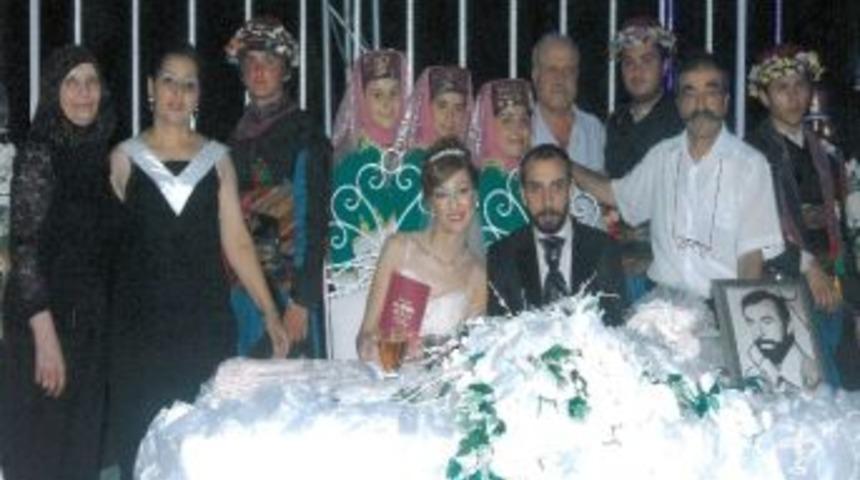 &lsquo;şen Efe&rsquo;nin Kızı D&uuml;nyaevine Girdi