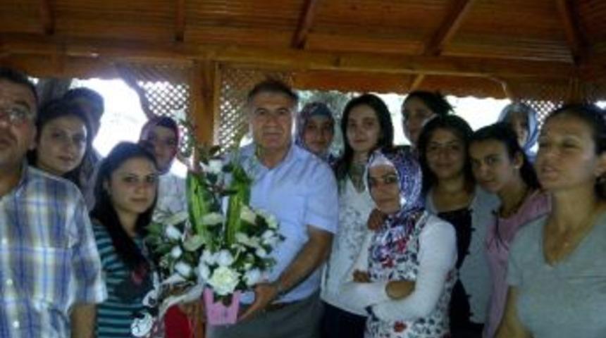 Gen&ccedil; Seyyahlardan Bağcı&rsquo;ya &Ccedil;i&ccedil;ekli Teşekk&uuml;r
