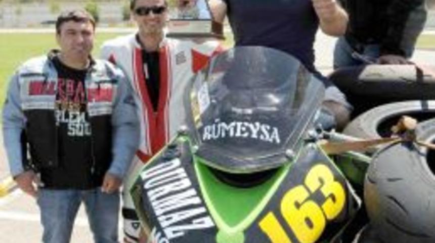 Motor Tamircisi, Sakat &Ccedil;ıktığı Yarıştan Kupayla D&ouml;nd&uuml;