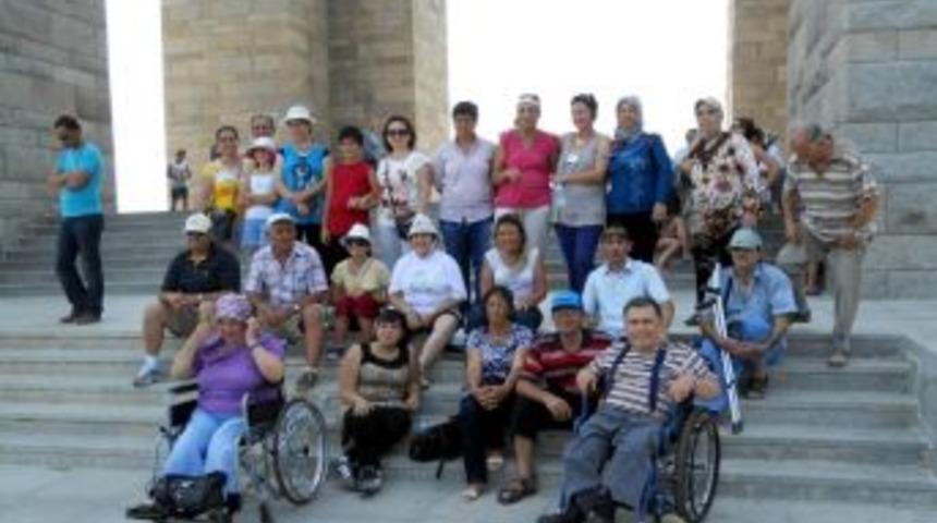 Ayvalıklı Engelliler &Ccedil;anakkale&rsquo;ye &Ccedil;ıkarma Yaptı