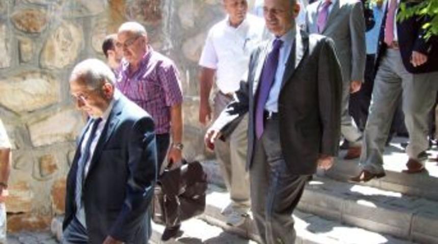 &Ccedil;evre Ve Şehircilik Bakanı Erdoğan Bayraktar Suşehri&rsquo;ni Ziyaret Etti