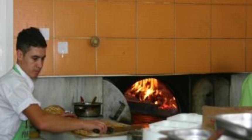 Sıcaklar Pidecilere Vız Geliyor
