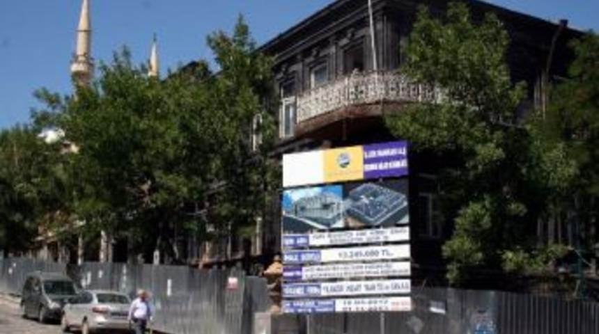 Kars Belediyesi'nin Modern Hizmet Binası&rsquo;nın Yapımı Devam Ediyor