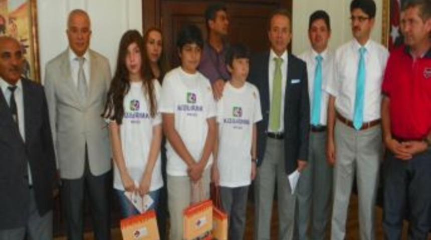 Vali G&uuml;ner, SBS&rsquo;de Dereceye Girenleri Altına &Ouml;d&uuml;llendirdi