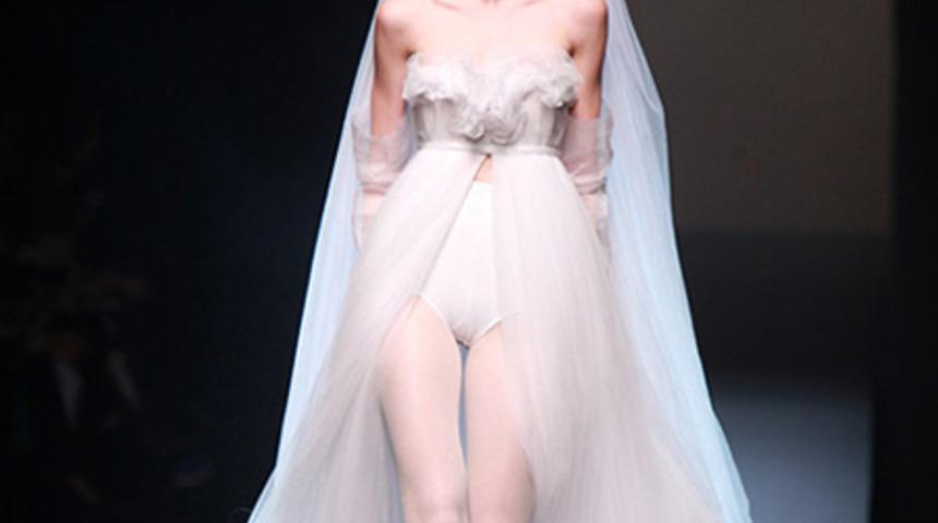 Paris Haute Couture Haftası'nın en sıra dışı gelinlikleri