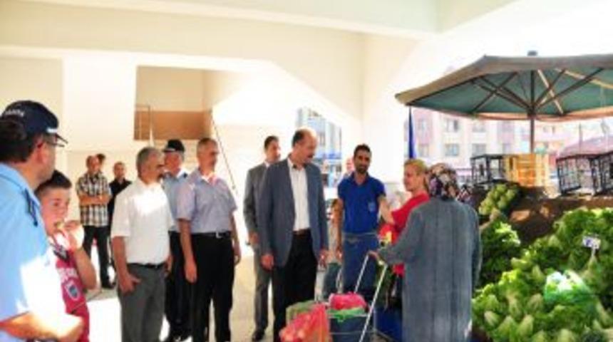 Başkan Akg&uuml;l, Misket Kapalı Pazaryeri'ni Gezdi