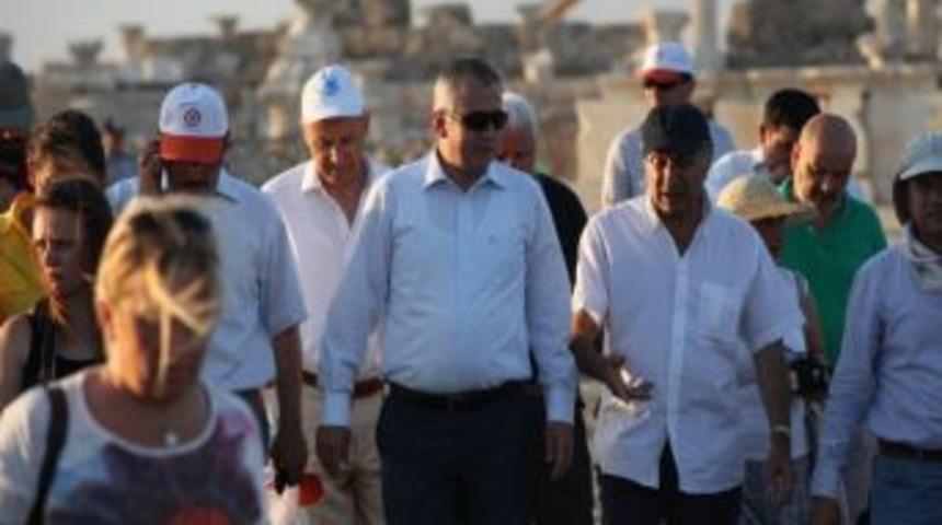 T&uuml;rsab Heyeti Laodikya Antik Kentini Gezdi