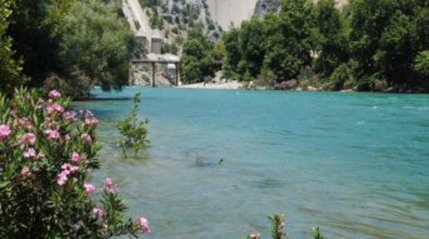 Manavgat Irmağı'na D&uuml;şen Paraş&uuml;t&ccedil;&uuml;n&uuml;n Bulunması I&ccedil;in Barajın Suyu Kesilecek