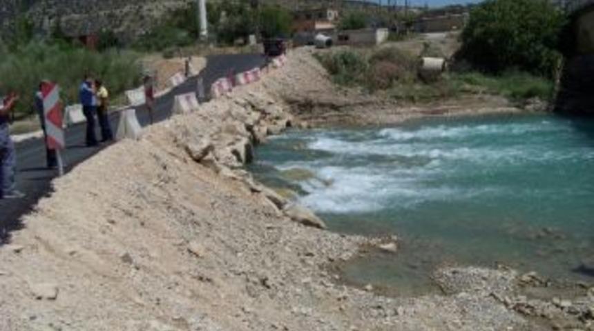Ge&ccedil;ici Servis K&ouml;pr&uuml;s&uuml;nde Tehlikeli Yolculuk