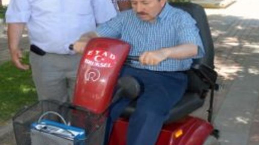 Eyad, Valiliğe &Uuml;&ccedil; &Ouml;z&uuml;rl&uuml; Aracı Teslim Etti