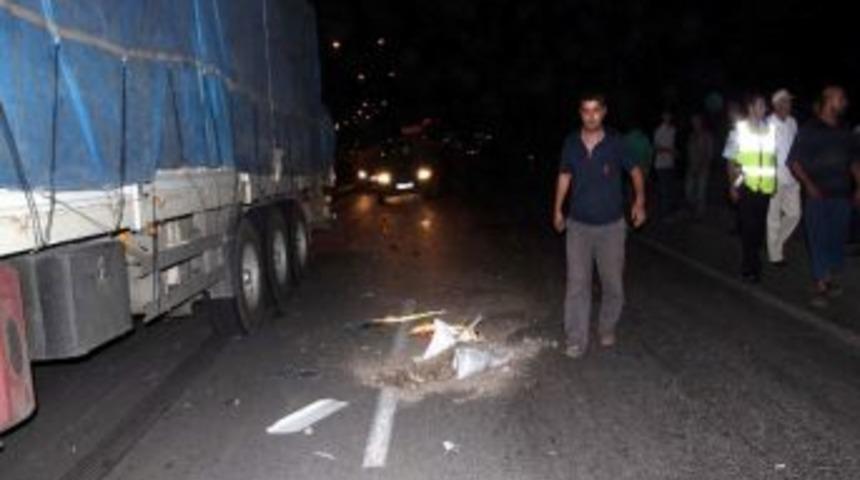 Motorsiklet Uyarı Levhasına &Ccedil;arptı: 1 &Ouml;l&uuml;