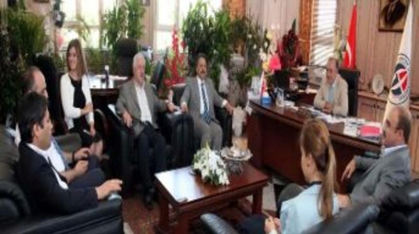 Milletvekilleri Rekt&ouml;r Coşkun&rsquo;u Ziyaret Etti