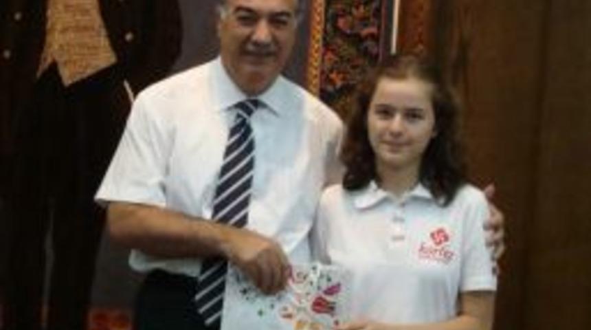 Vali Kerem Al, SBS'de Başarılı &Ouml;ğrencileri &Ouml;d&uuml;llendirdi