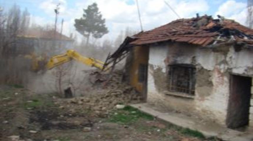 Elmadağ'da Harabeler Yeşil Alana D&ouml;n&uuml;şt&uuml;r&uuml;lecek