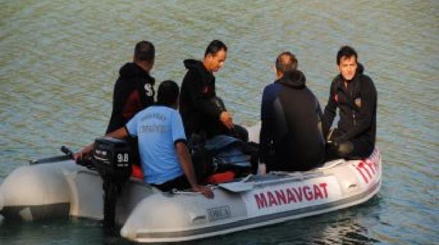 Dalgı&ccedil;lar Manavgat Irmağı'na D&uuml;şen Paraş&uuml;t&ccedil;&uuml;ye Ulaşamadı