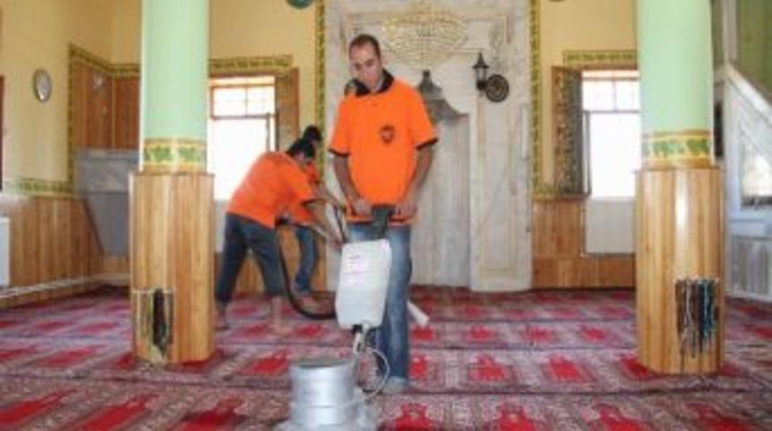 Talas Belediyesi Camilerde Ramazan Temizliği Yaptı