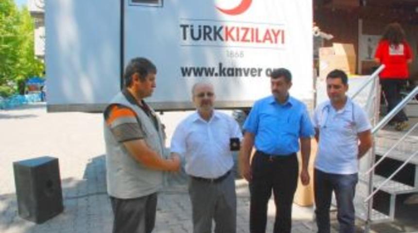 Kızılay'dan Başkan Yazıcı'ya madalya