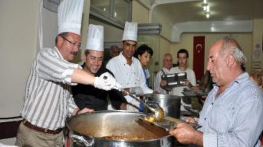 Kuşadası Belediyesi&rsquo;nden Ramazan Boyunca İftar Sofrası