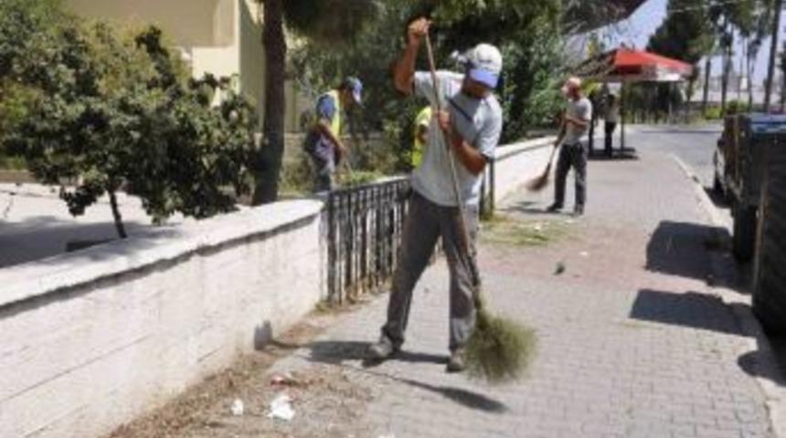 Kuşadası&rsquo;nda Camilerde Ramazan Temizliği