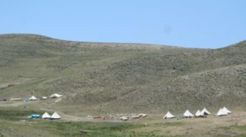 Yayla &Ccedil;ocukları &Ccedil;adırda Eğitim Alıyor