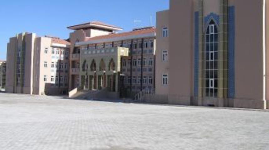 Maganda Kurşunuyla &Ouml;ld&uuml;r&uuml;len &Uuml;niversite &Ouml;ğrencisi Beg&uuml;m Kartal&rsquo;ın Adı Okulda Yaşatılacak