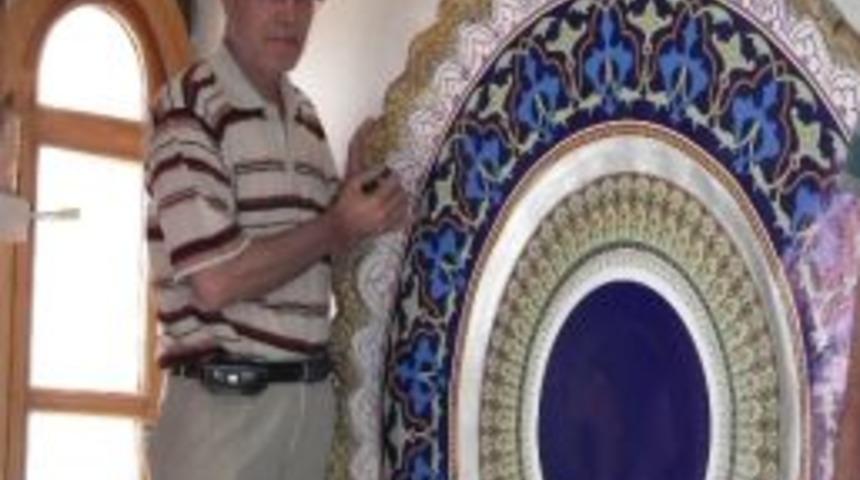 İnsan Boyunda &Ccedil;ini Tabak