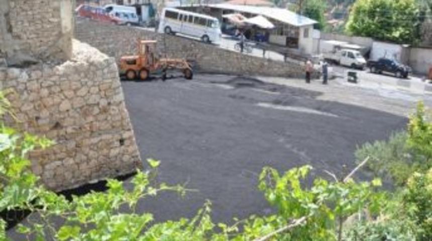 Demirci Belediyesi Asfalt &Ccedil;alışmalarını S&uuml;rd&uuml;r&uuml;yor