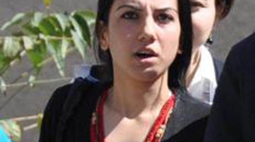 Babası m&uuml;ebbet aldı kızı karara sevindi