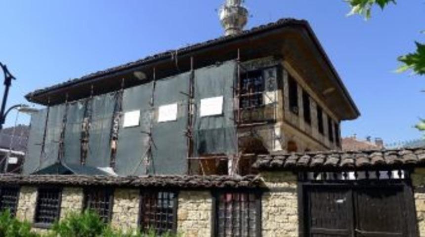Makedonya'daki Alaca Camii T&uuml;rkiye'den Destek Bekliyor