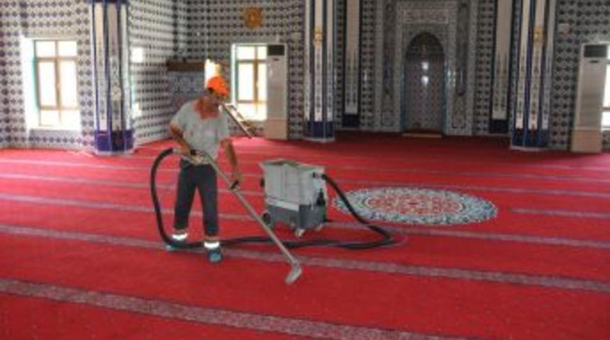 G&ouml;lbaşı'nda Camiler Ramazan'a Hazırlanıyor