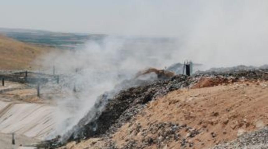 Katı Atık Depolama Tesisi&rsquo;ndeki Yangını S&ouml;nd&uuml;rme &Ccedil;alışmaları S&uuml;r&uuml;yor